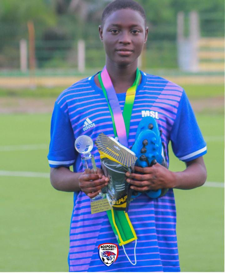 Championnats scolaires 2021-2022/Phases nationales: Foukemou Yawa Deborah du CEG Anié-ville 1 repart avec le trophée de la révélation de l'année en football féminin U15 
