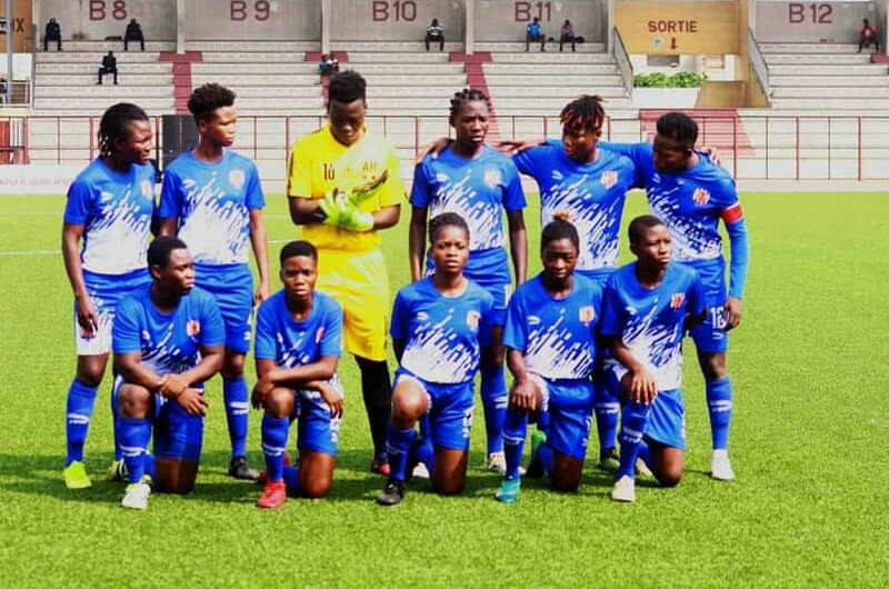 Amis Du Monde FC affronte Athleta FC en match inaugural de la Première Division féminine.